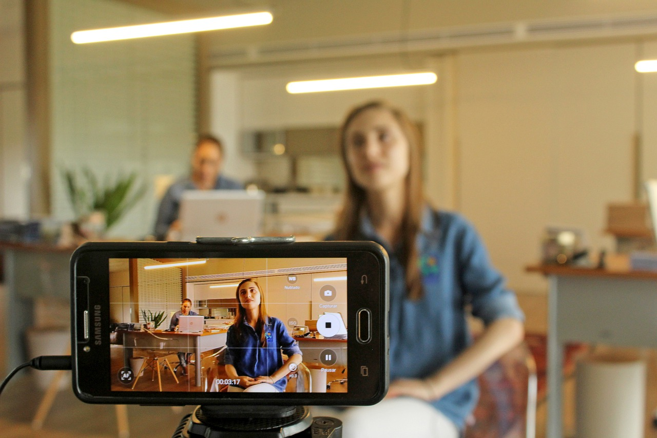 Shooting a video with the simplest smartphone